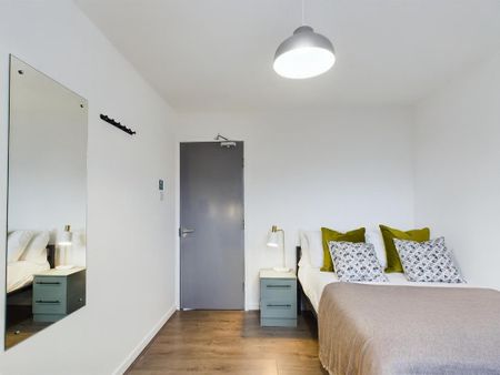 6 bedroom flat to rent - Photo 4