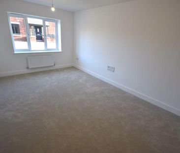 3 bedroom semi-detached house to rent - Photo 2