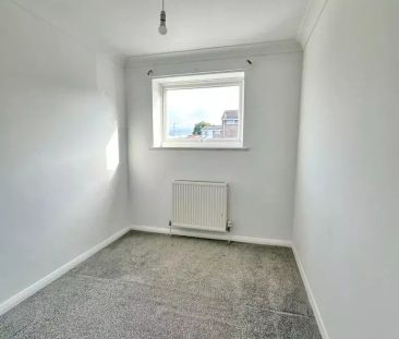 4 bedroom semi-detached house to rent - Photo 3