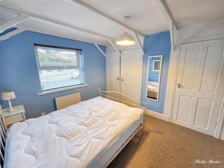 2 bedroom end of terrace house to rent - Photo 4