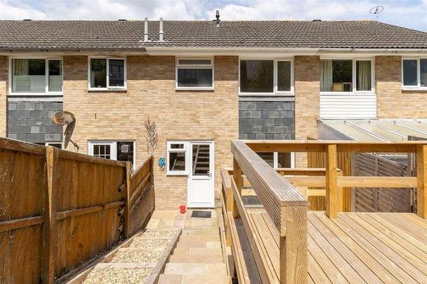 Queens Road, Cowes, PO31 - Photo 1