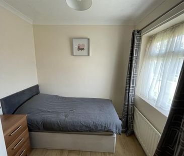 4 bedroom semi-detached house to rent - Photo 2