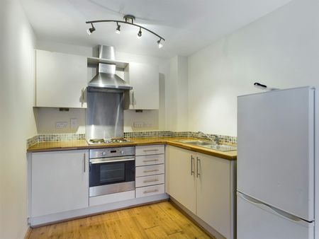 Flat to rent on - Photo 3