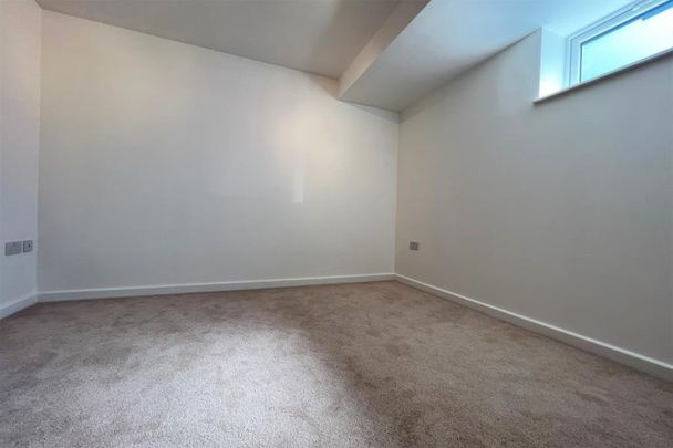 Trinity Place, Woking - 1 bedroomProperty for lettings - Seymours - Photo 1