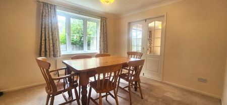 4 bedroom detached house to rent - Photo 3