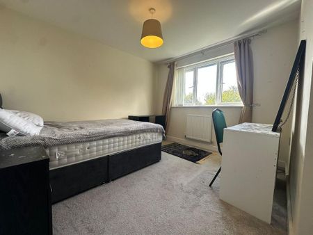 1 bedroom in a house share to rent - Photo 3