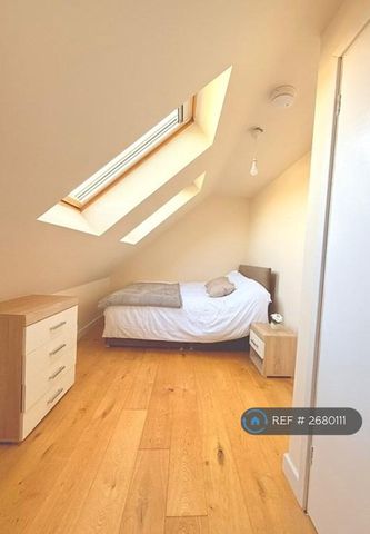 1 bedroom in a house share to rent - Photo 2