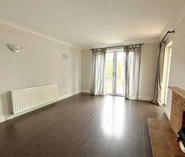 4 bedroom detached house to rent - Photo 3