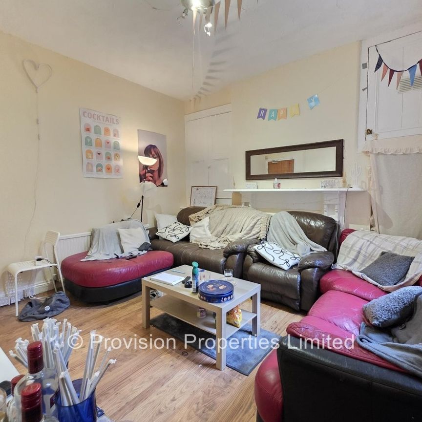 7 bedroom student house Hyde Park - Photo 1