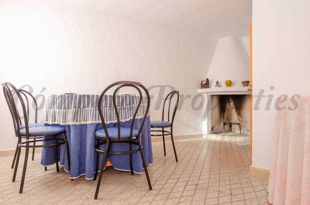 Townhouse in Cómpeta, Inland Andalucia at the foot of the mountains - Photo 1