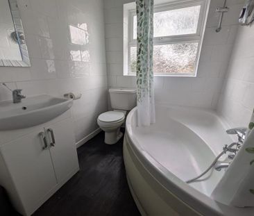3 bedroom end of terrace house to rent - Photo 6