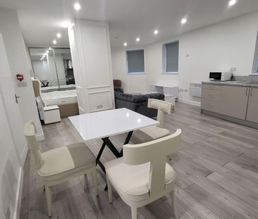 Studio to rent - Photo 2