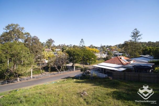Quite and leafty One bedroom one study - Photo 1