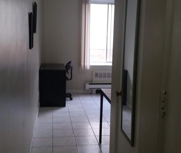 Situé Au Cœur Du Ghetto McGill, Super Studio-loft Rénové - Photo 3