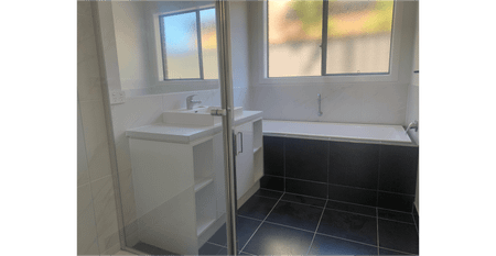 Stunning 4-Bedroom Family Home in Roxburgh Park - Photo 5