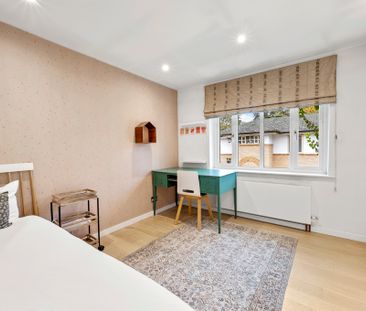 Oak Park Gardens, SW19, London - Photo 4