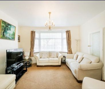 3 Bed Detached House, Crownfield Avenue, IG2 - Photo 3
