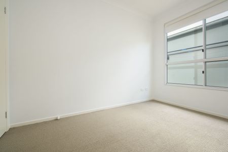 LOW MAINTENANCE HOME WITH HIGH END FINISHES & PLUNGE POOL! - Photo 5