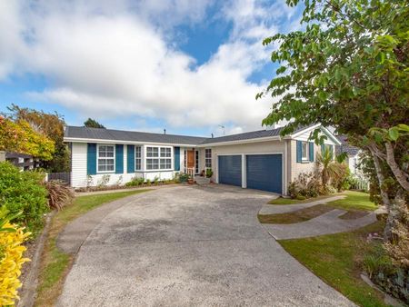 27 Cranwell Street, Churton Park - Photo 2