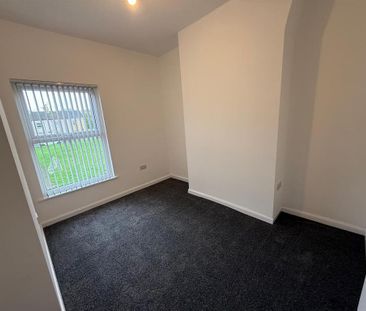 3 bedroom end of terrace house to rent - Photo 2