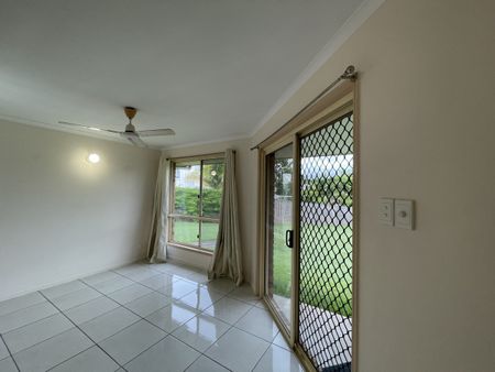 Lowset home on hill close to sporting club and school - Photo 4