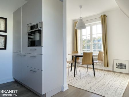 Traumhafte Dachgeschoß-Wohnung mit 2 Schlafzimmern in einer Stadtvilla mit nur 3 Wohneinheiten! - Photo 3