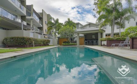 Generous 1 Bedroom Apartment plus Large Multi- Use Room - Photo 3