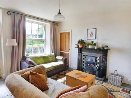 2 bedroom character property to rent - Photo 2