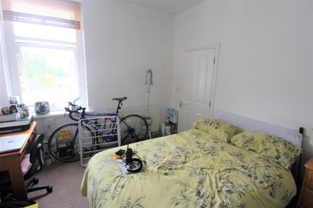3 bedroom flat to rent - Photo 5