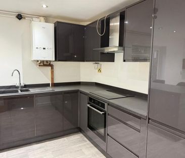 3 bedroom end of terrace house to rent - Photo 2