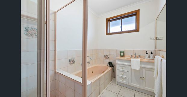 Ideally positioned family residence with access to the park! - Photo 1