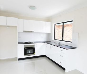 MODERN GRANNY FLAT WITH LOCK UP GARAGE !!! - Photo 1