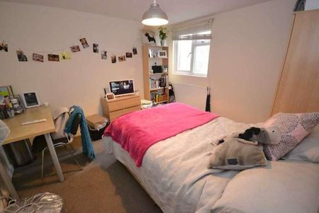 Grange Avenue, Reading, Berkshire, RG6 - Photo 4