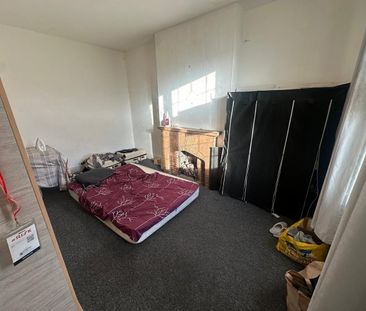 4 Bed Terraced House, Eastern Avenue, IG4 - Photo 1