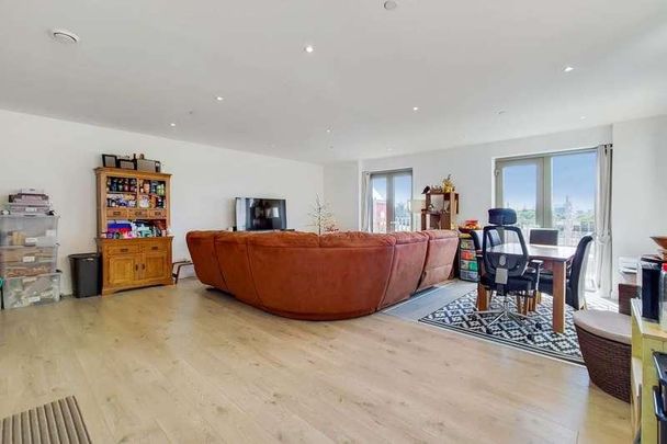 Galley House, Gallions Reach, E16 - Photo 1