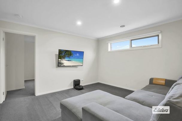 Bright, large family home with three living spaces - Photo 1