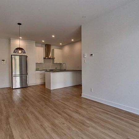 4 1/2 avec 2 sdb à louer Lasalle stationnement inclus. - Photo 3