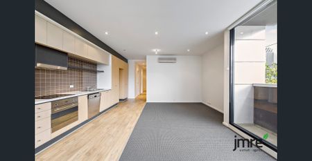 Close to all the Action! - Photo 5