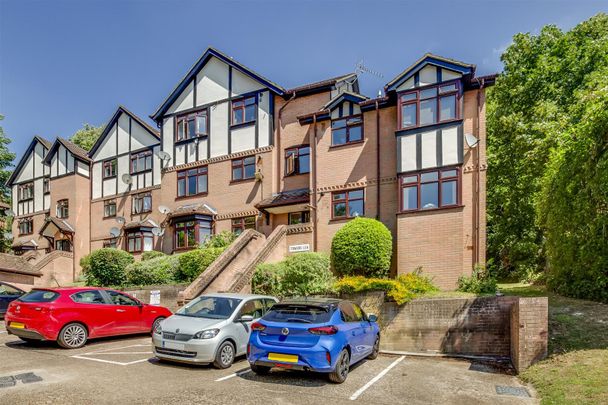Conegra Road, High Wycombe - Photo 1
