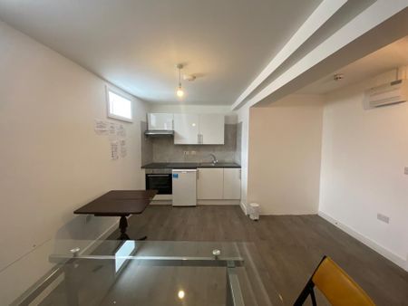 Studio to rent - Photo 2