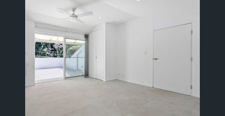 Fully Renovated Four-Bedroom Townhouse - Photo 2