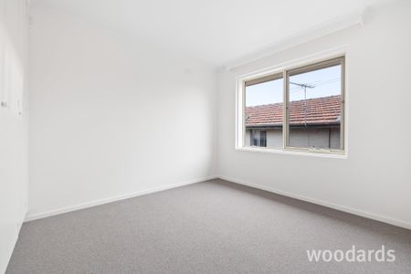 RENOVATED TWO BEDROOM UNIT! - Photo 2