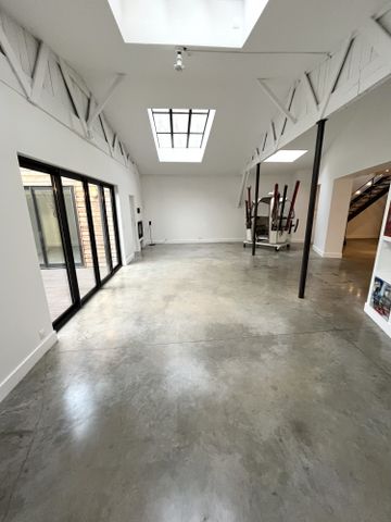 Location Appartement 7 pièces 214m² LYON 9ème - Photo 4