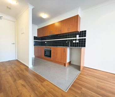 Charming Studio Apartment for Rent - Photo 5