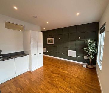 Clarence Street, Staines-upon-thames, Surrey, TW18 - Photo 1