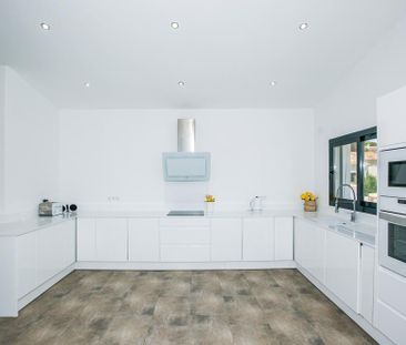 LONG-TERM RENTAL FROM SEPTEMBER 2026. Modern villa with pool and se... - Photo 6