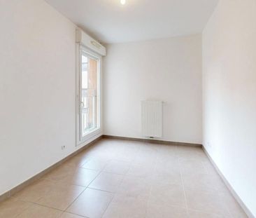 F3 - PARKING et TERRASSE - Photo 2