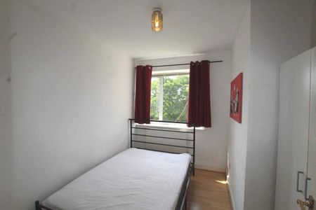 3 bedroom apartment to rent - Photo 4