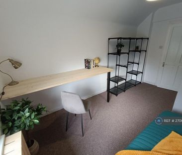 1 bedroom in a house share to rent - Photo 1