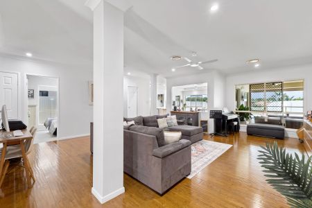 Coastal Comfort at Its Best - Photo 3